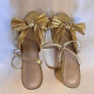 Gold Pleated Bow Heels!